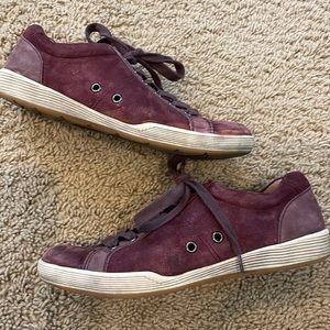 Comfortiva Sneaker Size 9